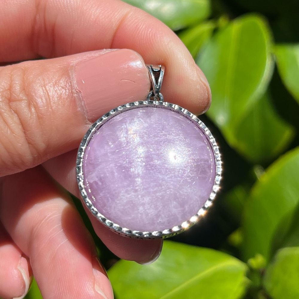 Silver plated flashy vintage style kunzite pendant
